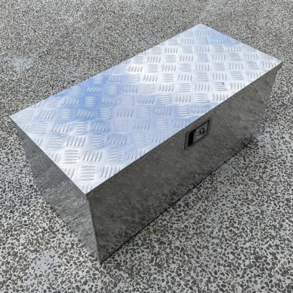 Værktøjskasse i aluminium (85x38x38cm)