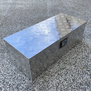 Værktøjskasse i aluminium (76x33,5x25cm)