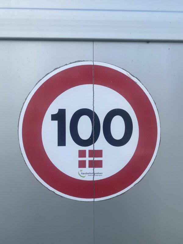 Tempo 100 DK mærkat